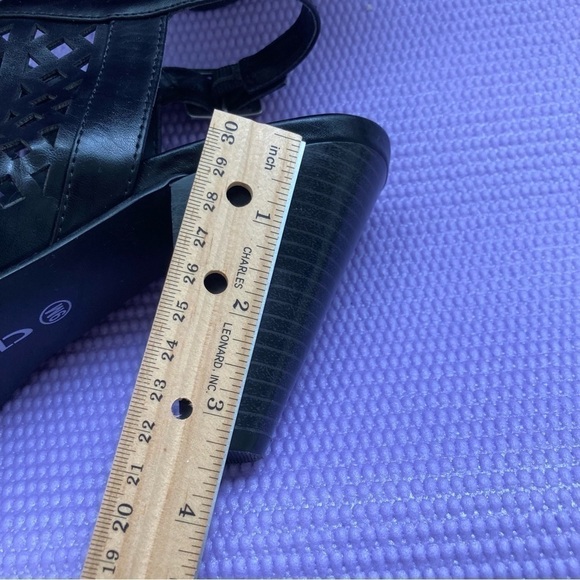 Women's CL BY LAUNDRY Wishes Ankle Buckle Sandal Black faux leather Size 9 - Picture 4 of 9